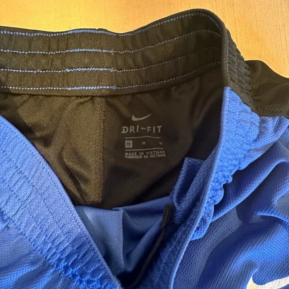 Boys nike shorts - Picture 2 of 2